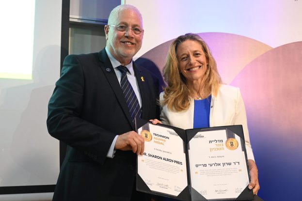 Technion President Prof. Uri Sivan awarded the prestigious Technion Alumni Medal to Dr. Sharon Alroy-Preis